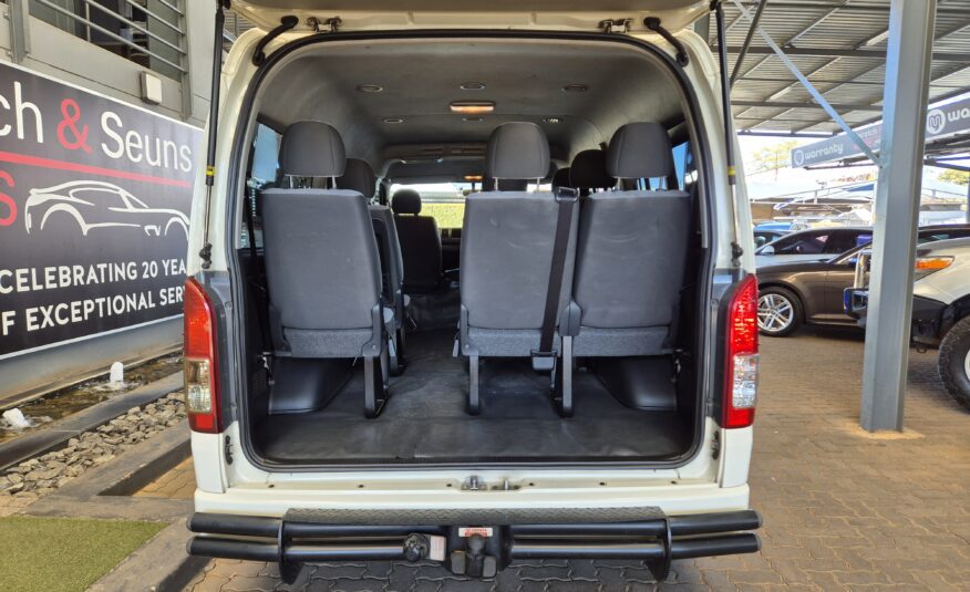Toyota Quantum 2.7 GL 10-seater bus