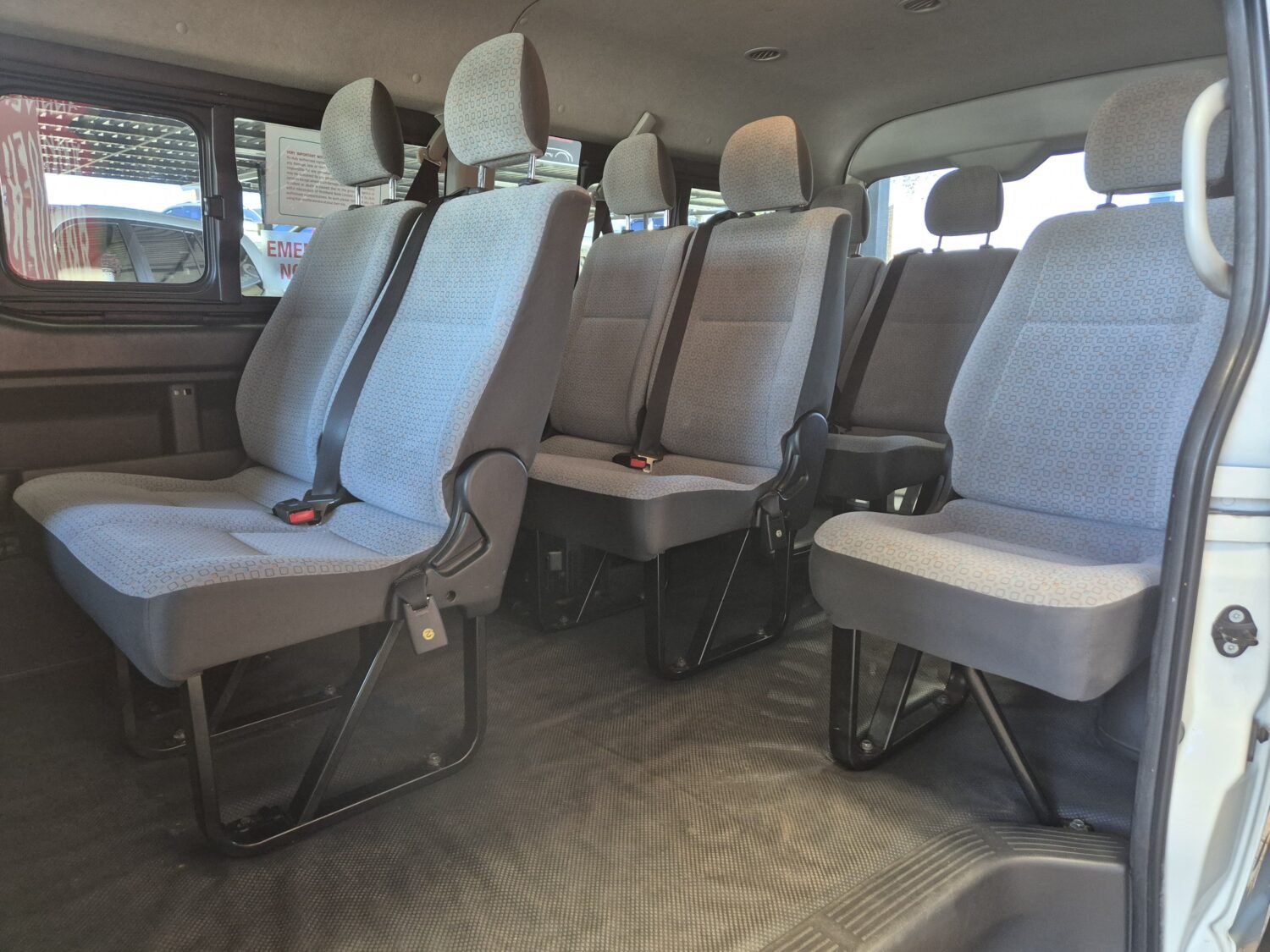 Toyota Quantum 2.7 GL 10-seater bus