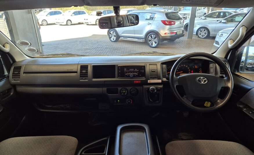 Toyota Quantum 2.7 GL 10-seater bus
