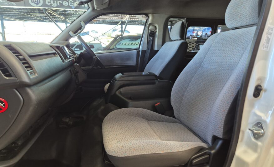 Toyota Quantum 2.7 GL 10-seater bus