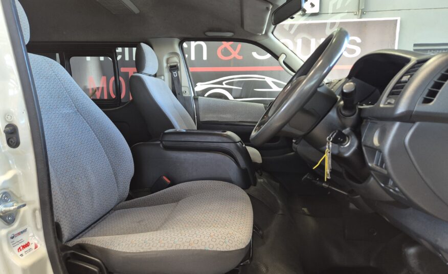 Toyota Quantum 2.7 GL 10-seater bus