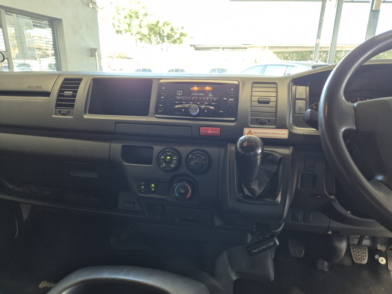 Toyota Quantum 2.7 GL 10-seater bus