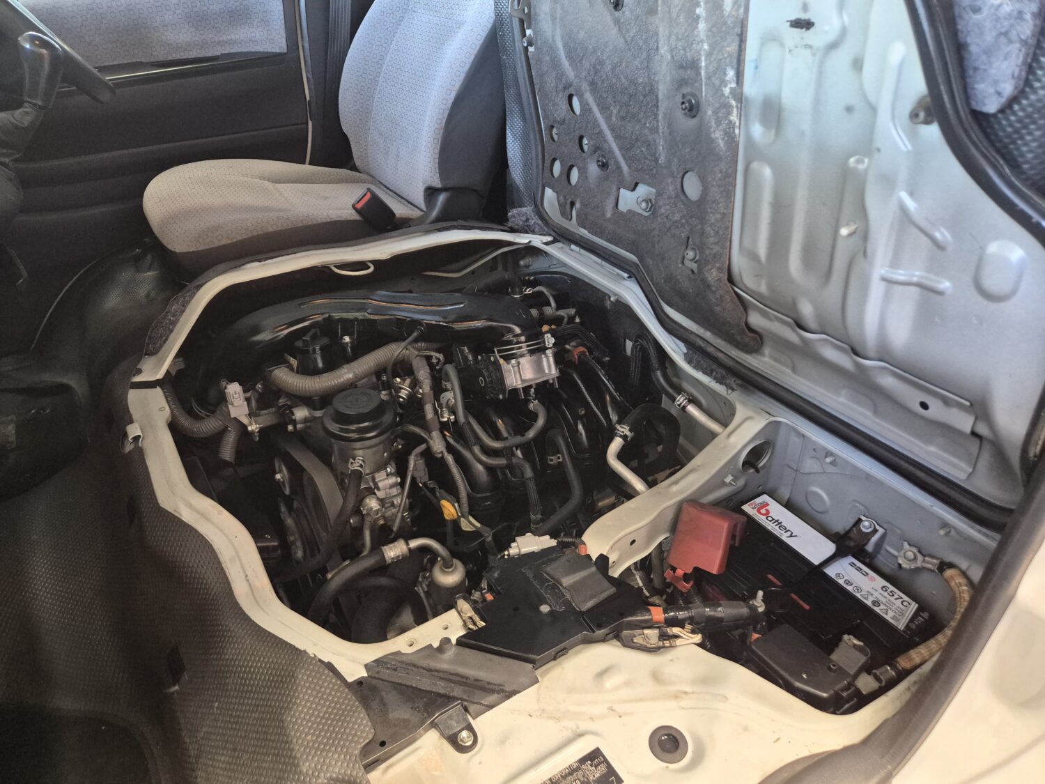 Toyota Quantum 2.7 GL 10-seater bus