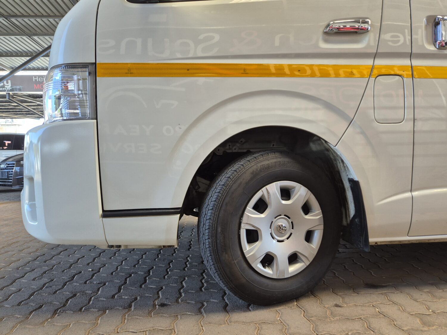 Toyota Quantum 2.7 GL 10-seater bus
