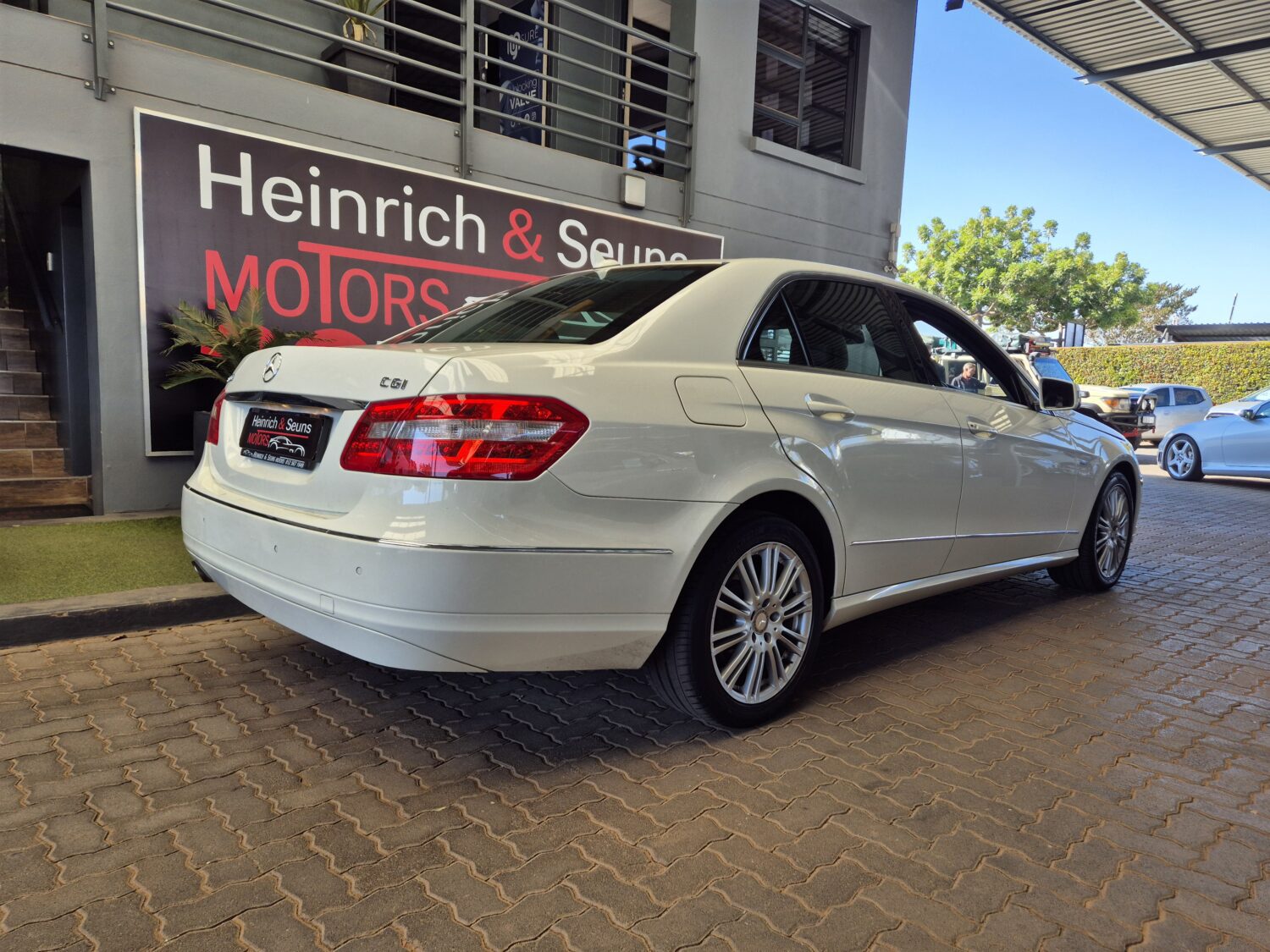 Mercedes-Benz E-Class E200CGI Elegance