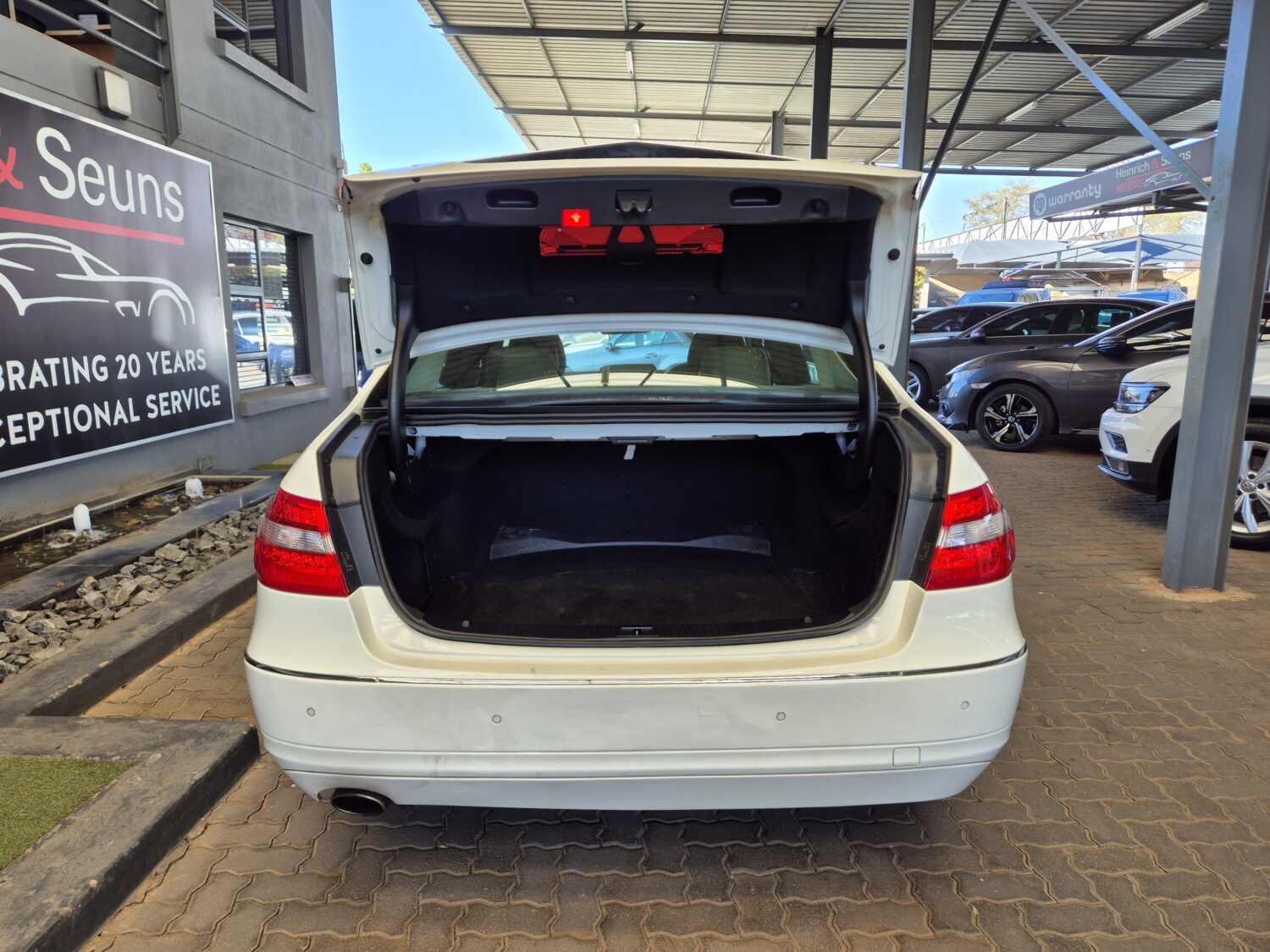 Mercedes-Benz E-Class E200CGI Elegance