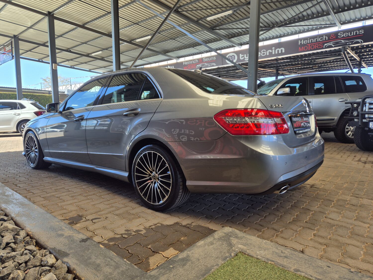 Mercedes-Benz E-Class E200CGI Avantgarde