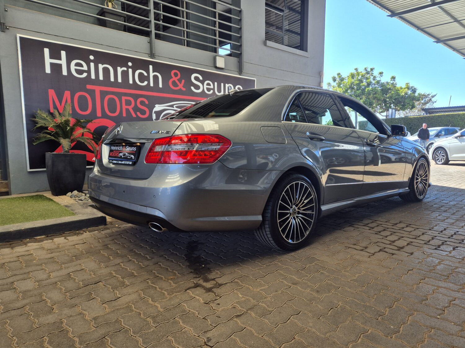 Mercedes-Benz E-Class E200CGI Avantgarde