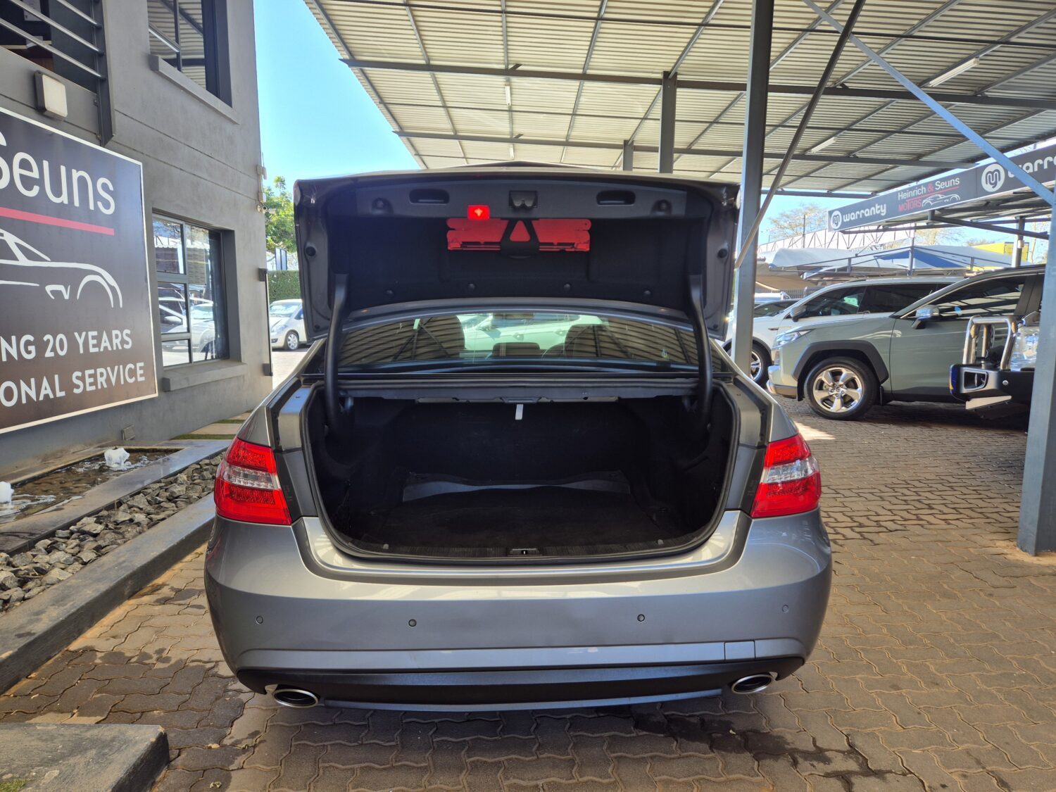 Mercedes-Benz E-Class E200CGI Avantgarde