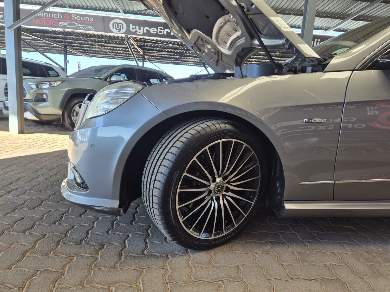 Mercedes-Benz E-Class E200CGI Avantgarde