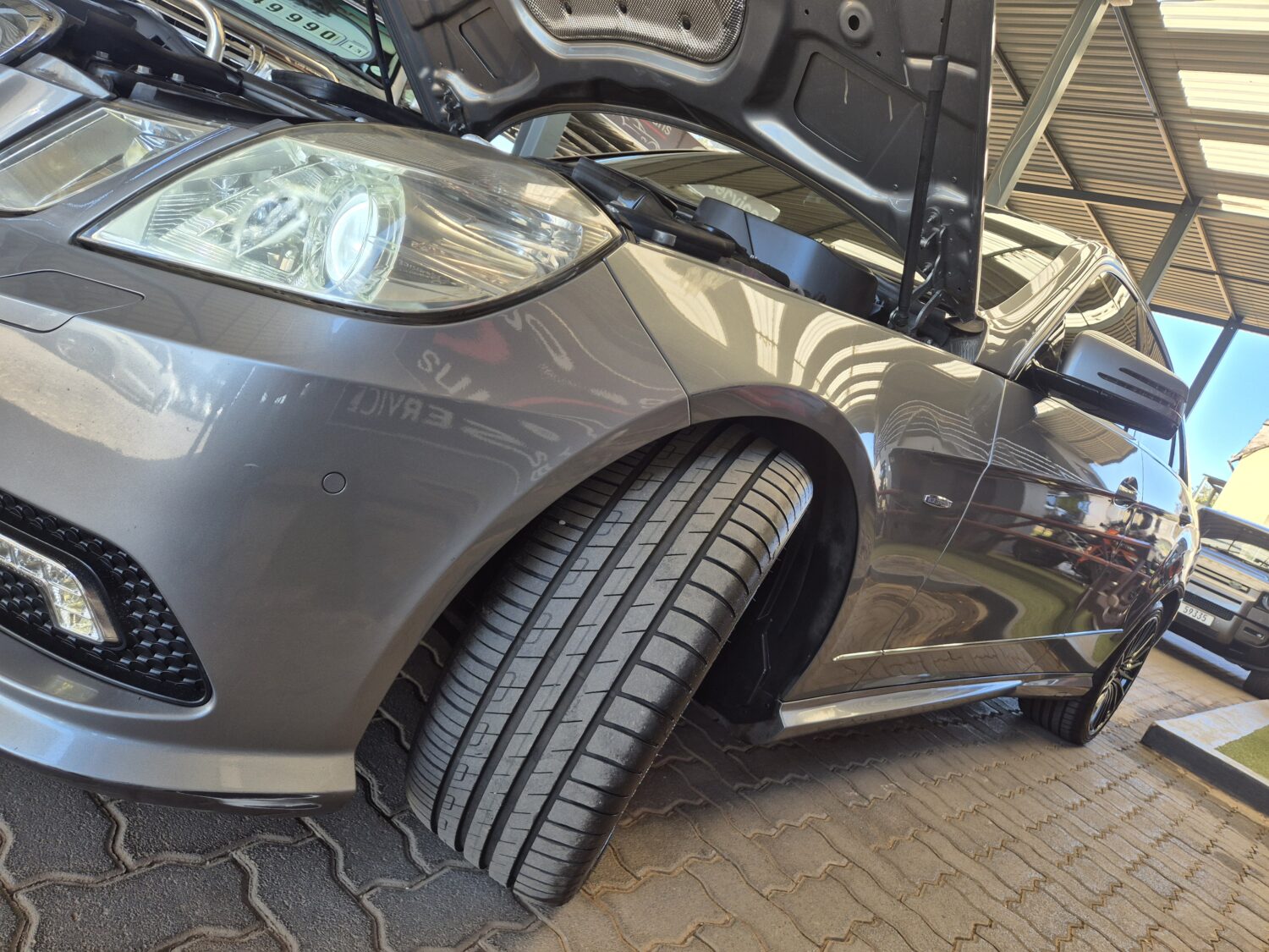 Mercedes-Benz E-Class E200CGI Avantgarde