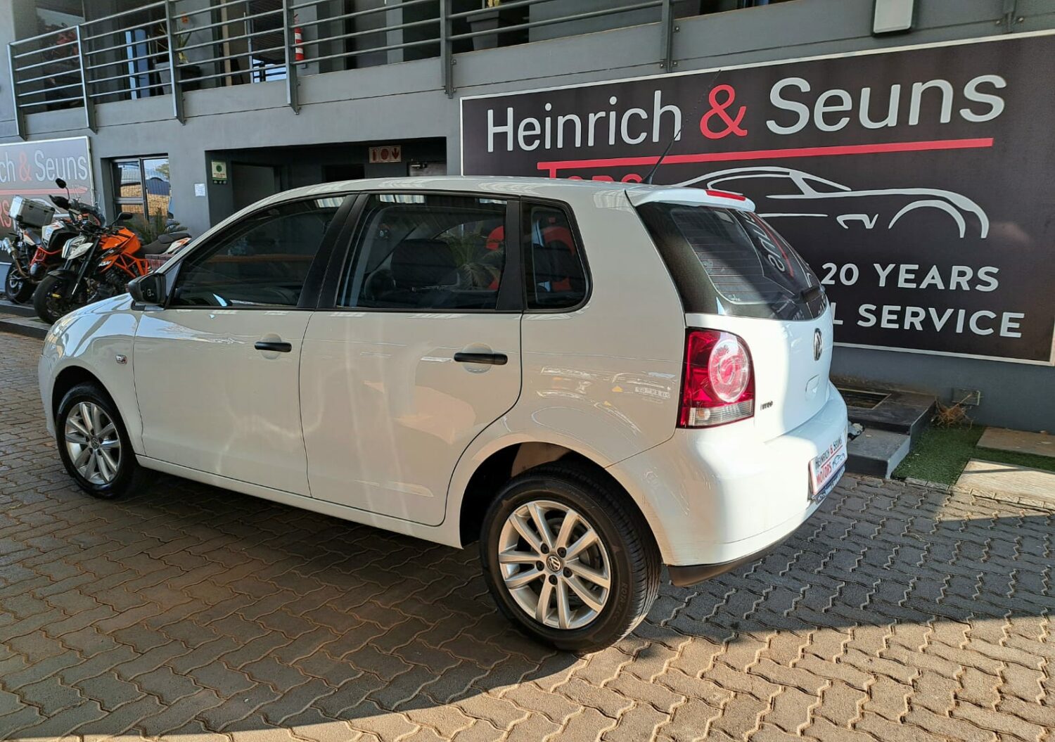 Volkswagen Polo Vivo HATCH 1.4 CONCEPTLINE
