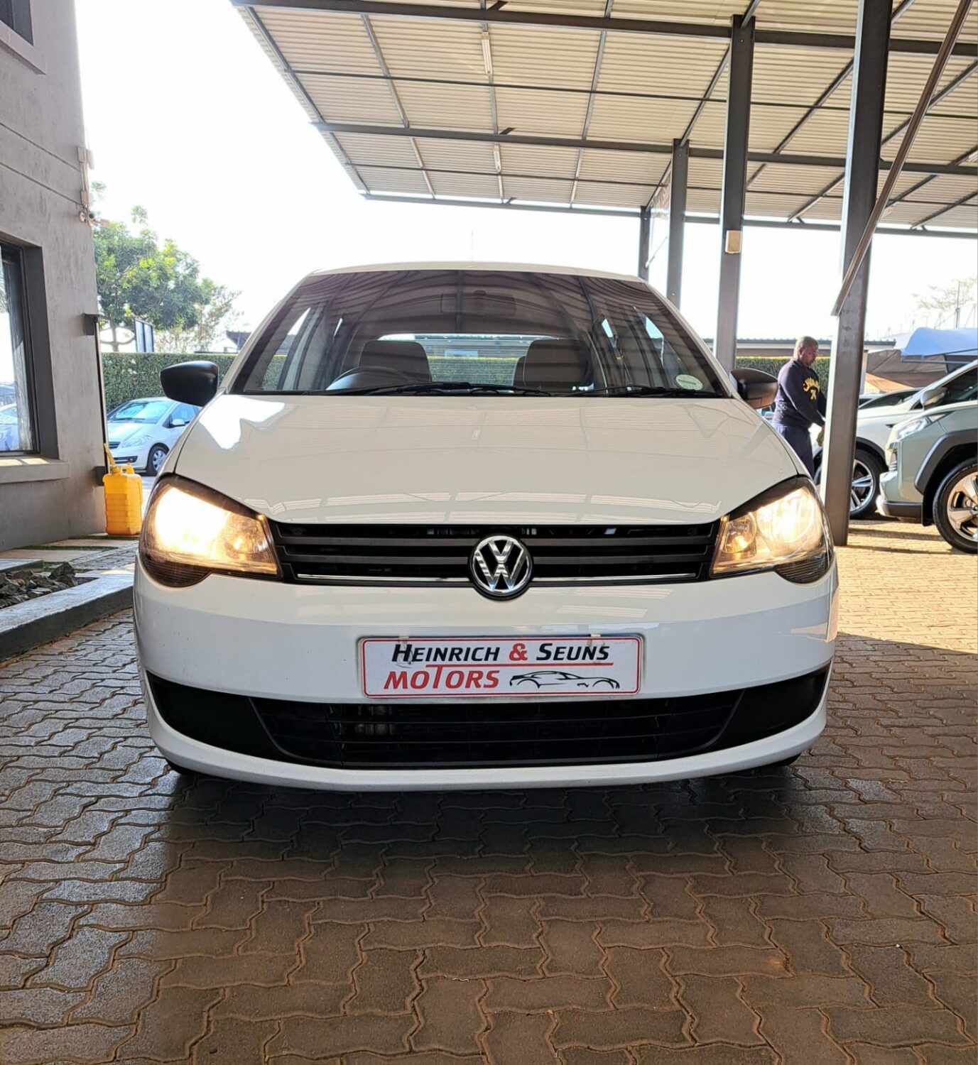 Volkswagen Polo Vivo HATCH 1.4 CONCEPTLINE