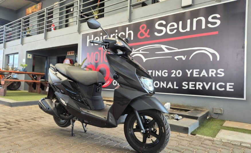 Suzuki Avenis 125 Triple black