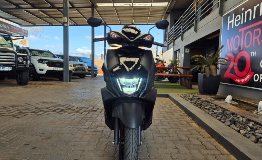 Suzuki Avenis 125 Triple black