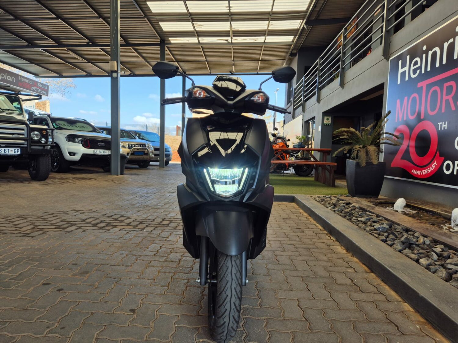 Suzuki Avenis 125 Triple black
