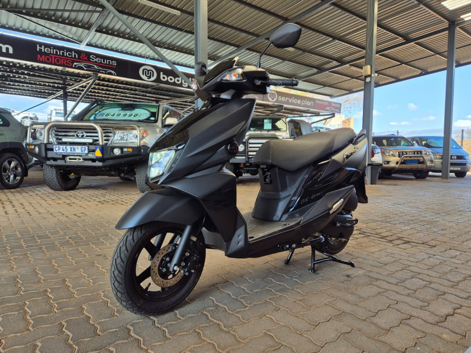 Suzuki Avenis 125 Triple black
