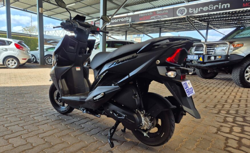 Suzuki Avenis 125 Triple black