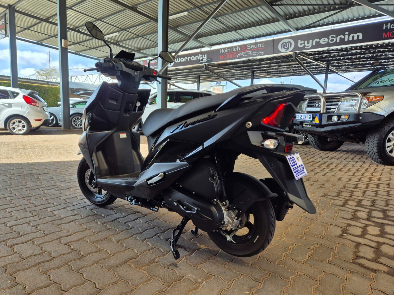 Suzuki Avenis 125 Triple black