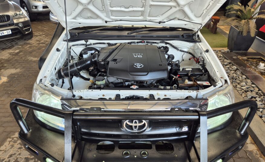 Toyota Hilux V6 4.0 Double Cab Auto 4×4 Raider