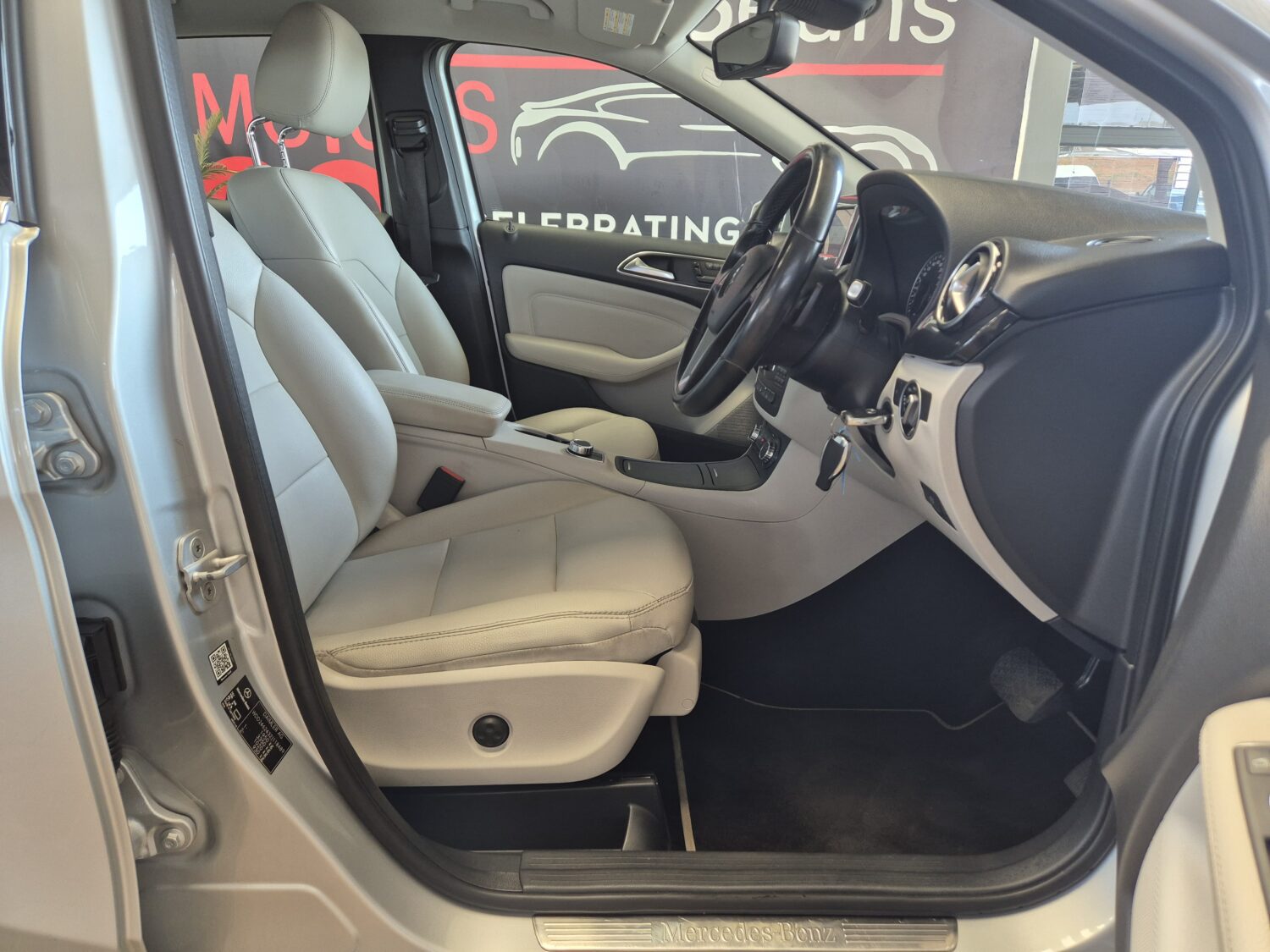 Mercedes-Benz B-Class B200 Auto