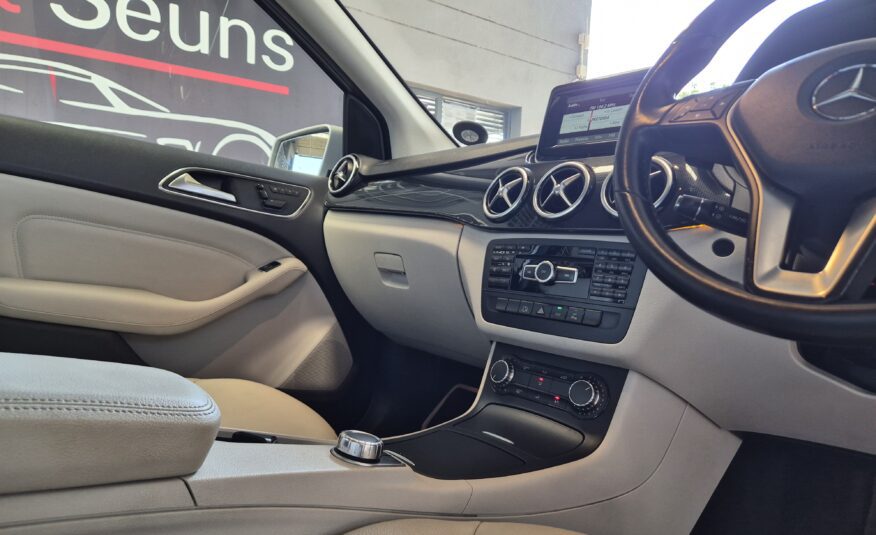 Mercedes-Benz B-Class B200 Auto