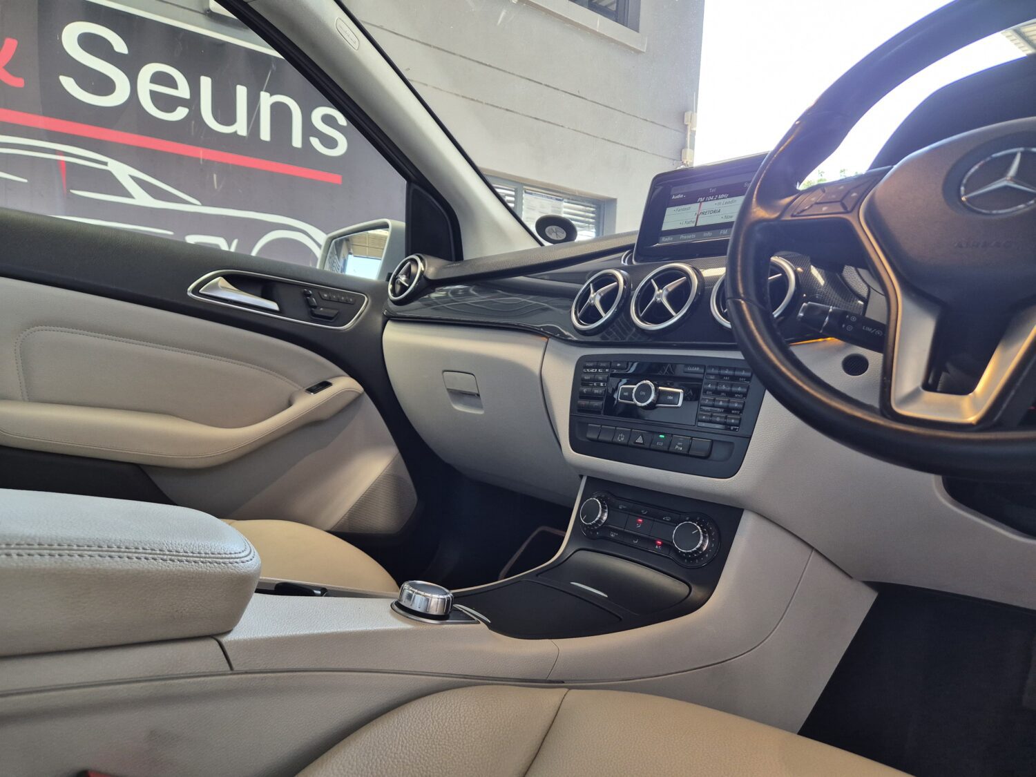 Mercedes-Benz B-Class B200 Auto