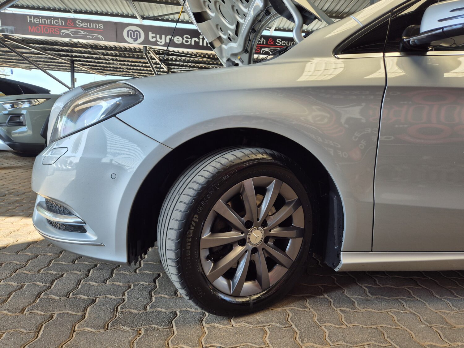 Mercedes-Benz B-Class B200 Auto