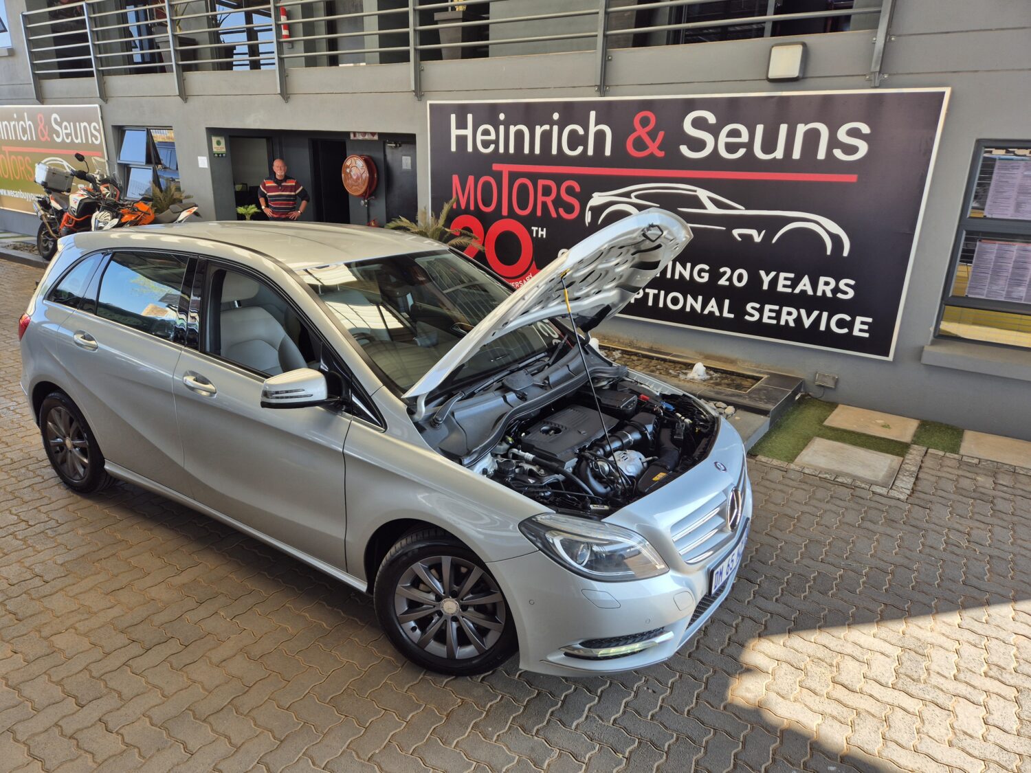 Mercedes-Benz B-Class B200 Auto