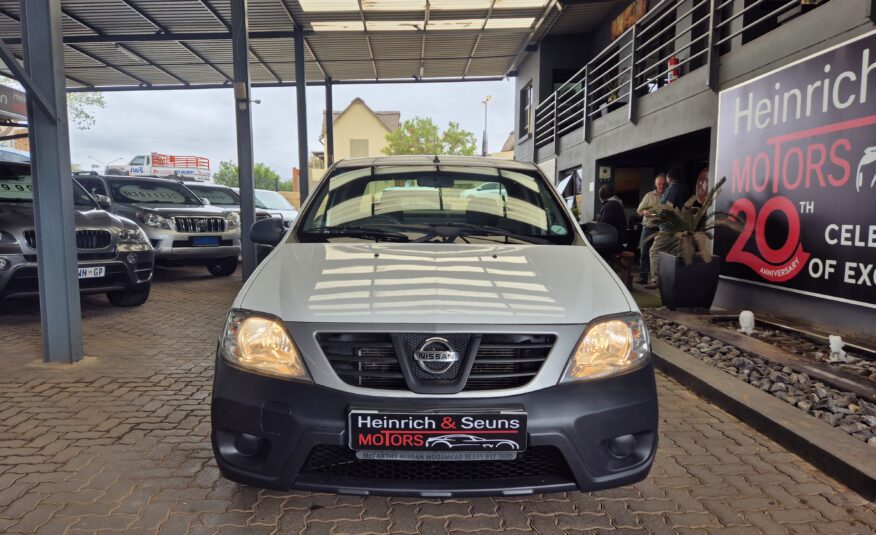 Nissan NP200 1.6i (Aircon) Safety Pack