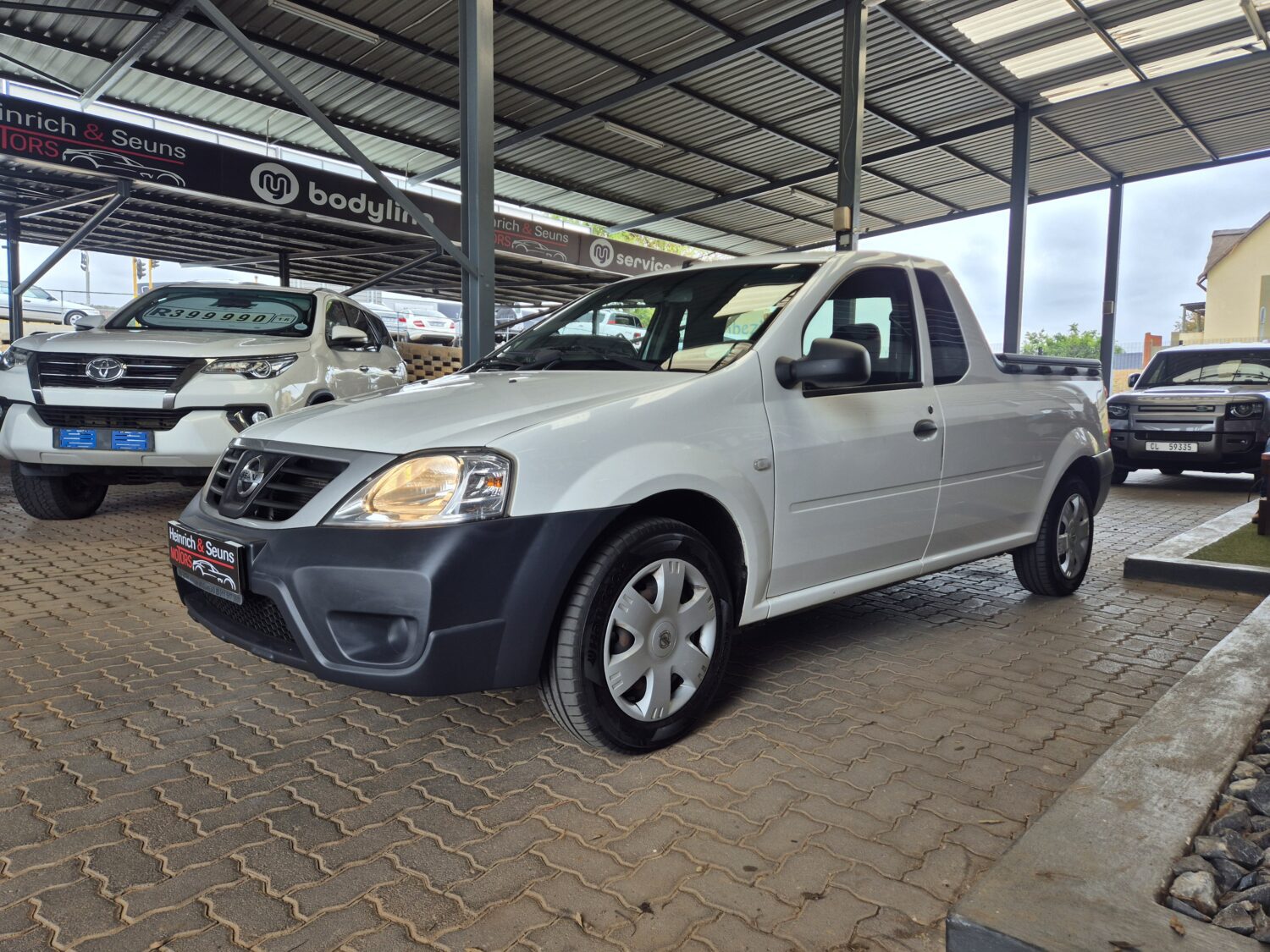 Nissan NP200 1.6i (Aircon) Safety Pack