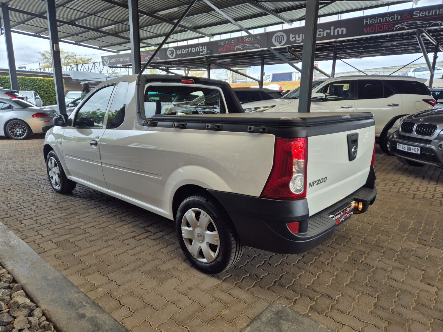 Nissan NP200 1.6i (Aircon) Safety Pack