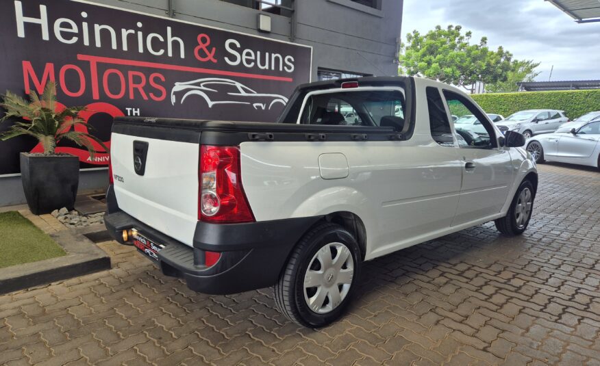 Nissan NP200 1.6i (Aircon) Safety Pack