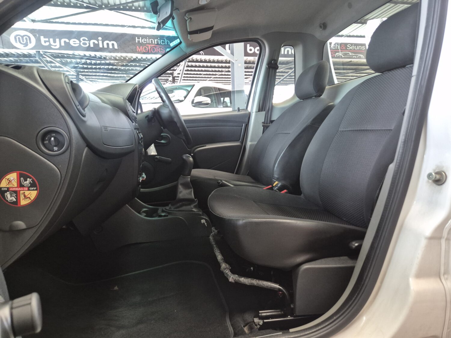 Nissan NP200 1.6i (Aircon) Safety Pack