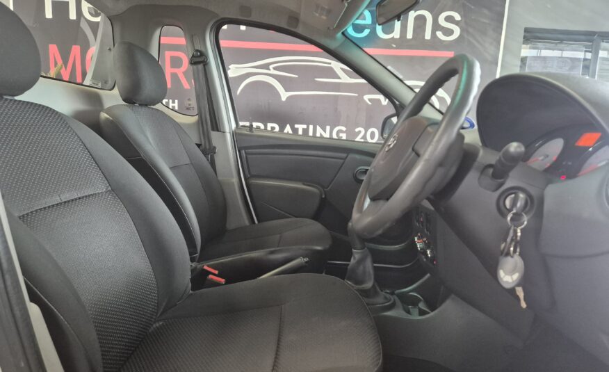 Nissan NP200 1.6i (Aircon) Safety Pack