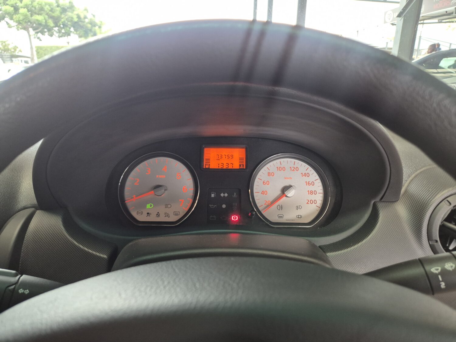 Nissan NP200 1.6i (Aircon) Safety Pack