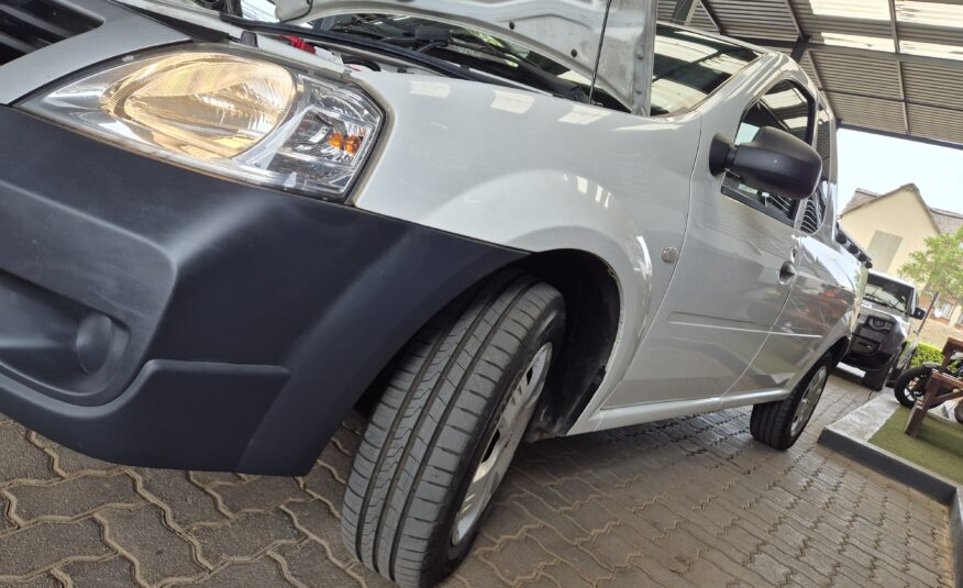 Nissan NP200 1.6i (Aircon) Safety Pack