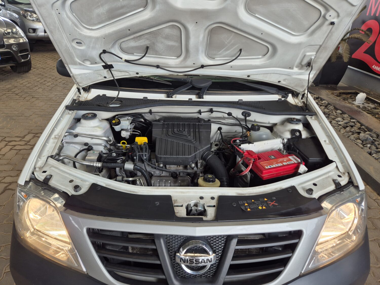 Nissan NP200 1.6i (Aircon) Safety Pack