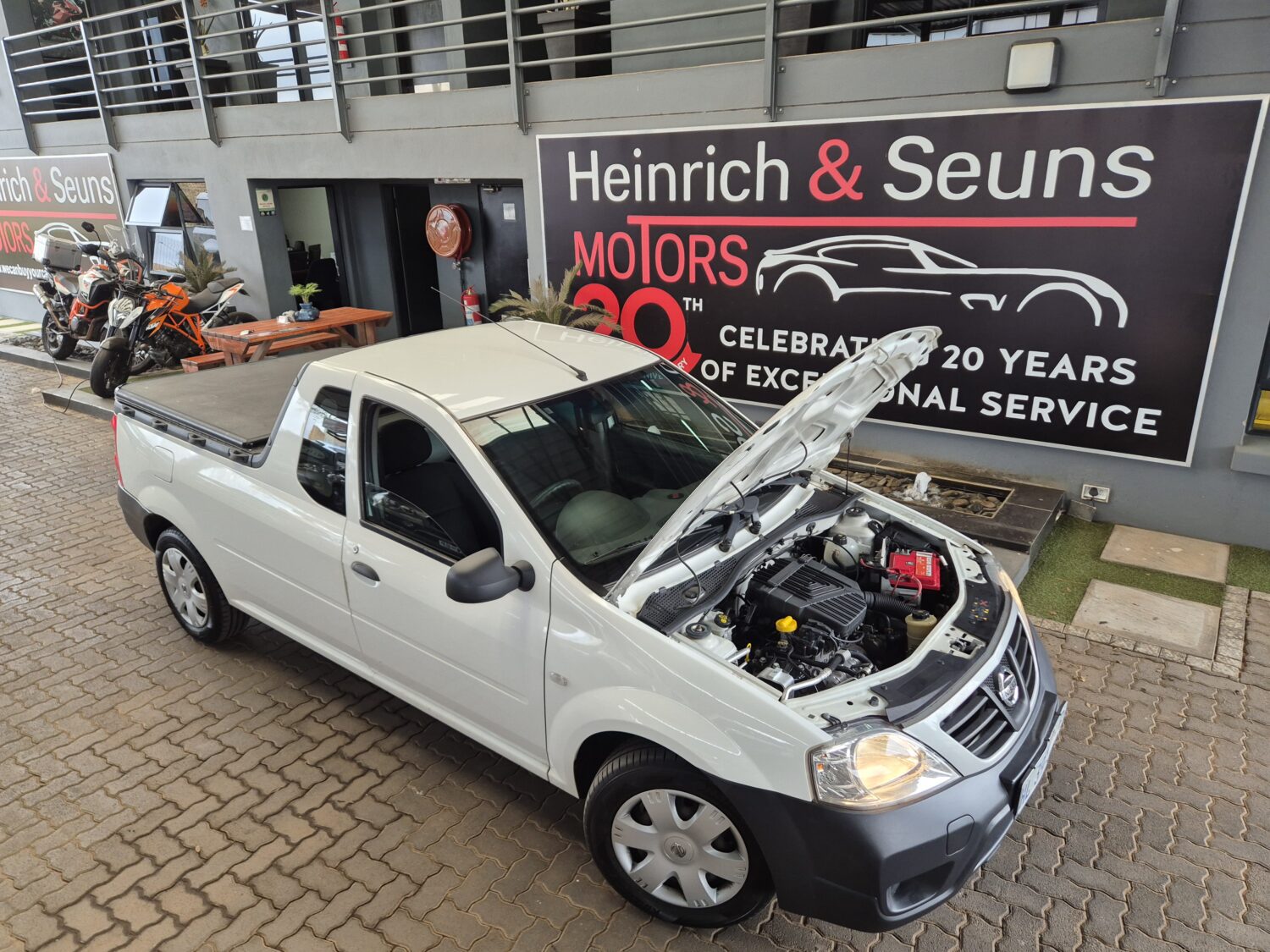 Nissan NP200 1.6i (Aircon) Safety Pack