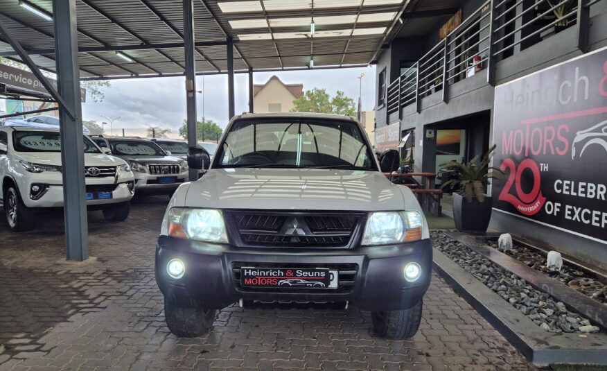 Mitsubishi Pajero 5-Door 3.2DI-D GLX