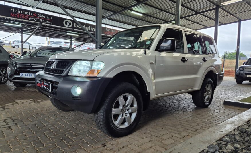 Mitsubishi Pajero 5-Door 3.2DI-D GLX