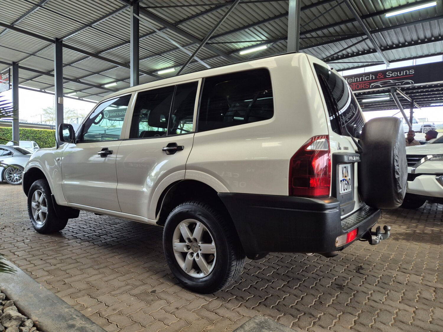Mitsubishi Pajero 5-Door 3.2DI-D GLX