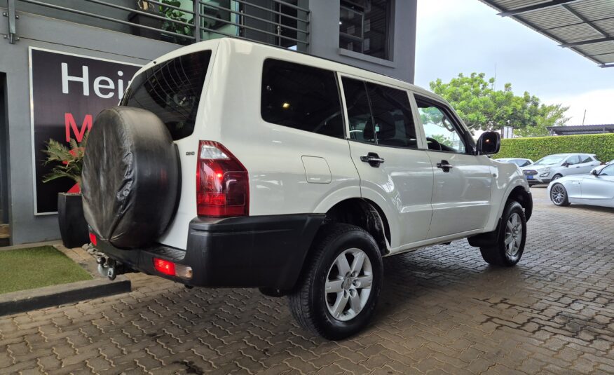 Mitsubishi Pajero 5-Door 3.2DI-D GLX