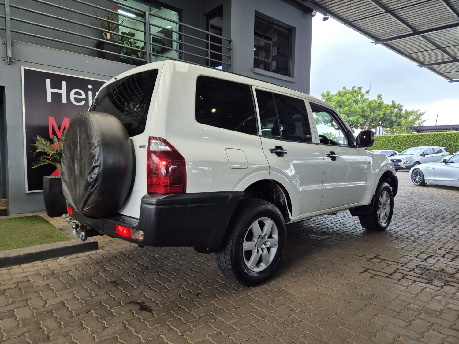 Mitsubishi Pajero 5-Door 3.2DI-D GLX