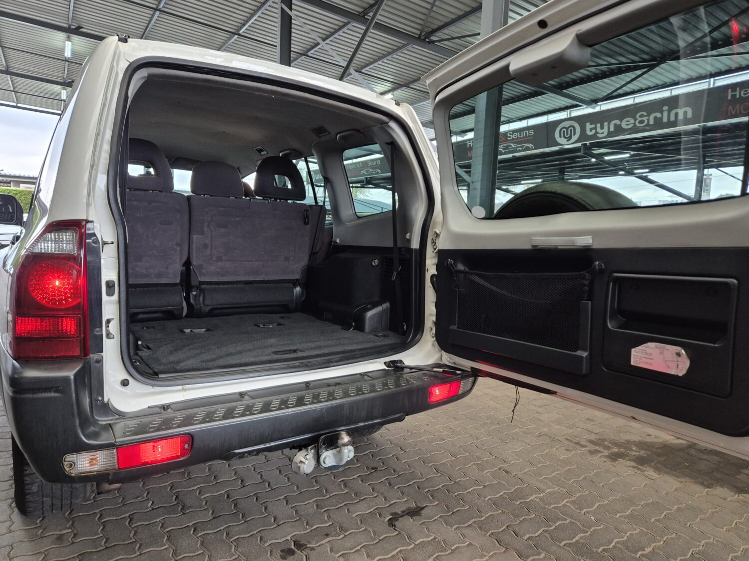 Mitsubishi Pajero 5-Door 3.2DI-D GLX