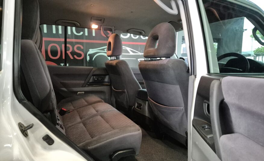 Mitsubishi Pajero 5-Door 3.2DI-D GLX