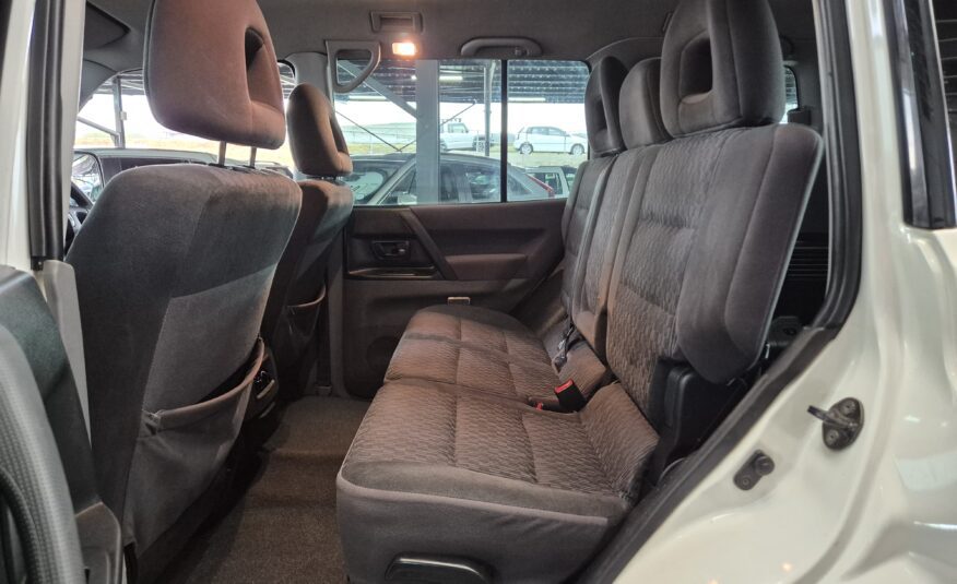 Mitsubishi Pajero 5-Door 3.2DI-D GLX