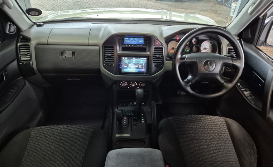 Mitsubishi Pajero 5-Door 3.2DI-D GLX