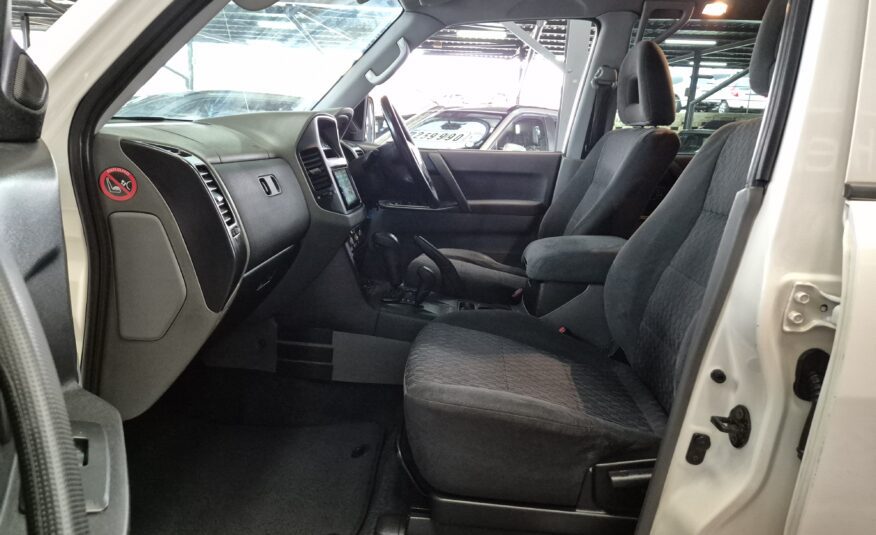 Mitsubishi Pajero 5-Door 3.2DI-D GLX