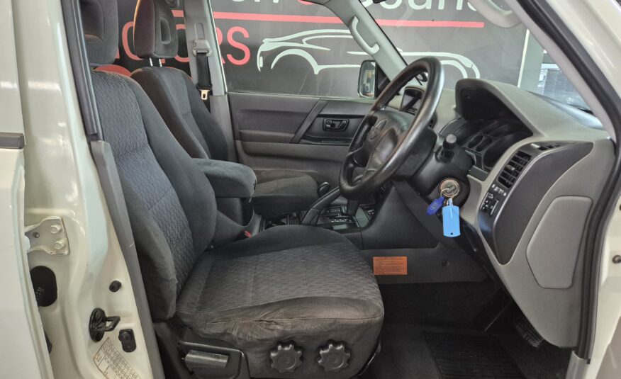 Mitsubishi Pajero 5-Door 3.2DI-D GLX